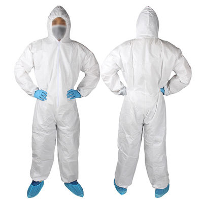 Άσπρη πλαστική ασφάλεια όλοι σε ένα προστατευτικό ιατρικό κοστούμι PPE