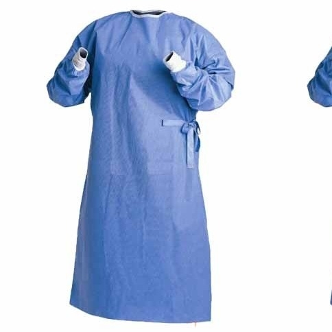 Γόνιμη μίας χρήσης ιατρική CBE εσθήτων PPE που φορά τις εσθήτες κάλυψης απομόνωσης
